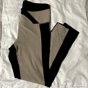 Athleta Chroma 7/8 Tight - Black & Quail